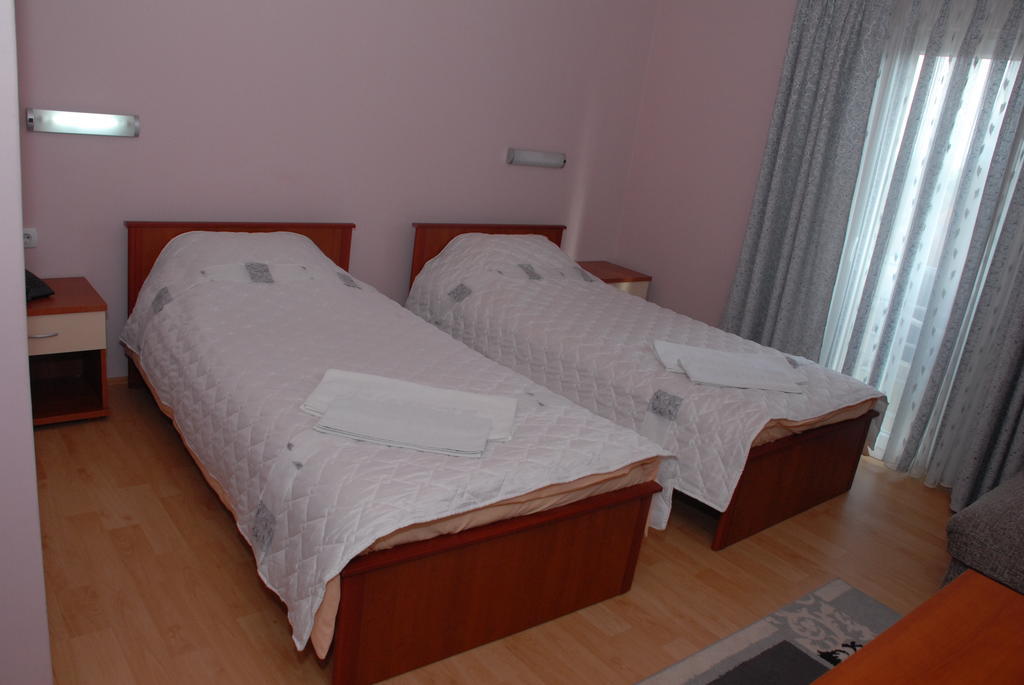 Harmony Hotel Κουμάνοβο Δωμάτιο φωτογραφία