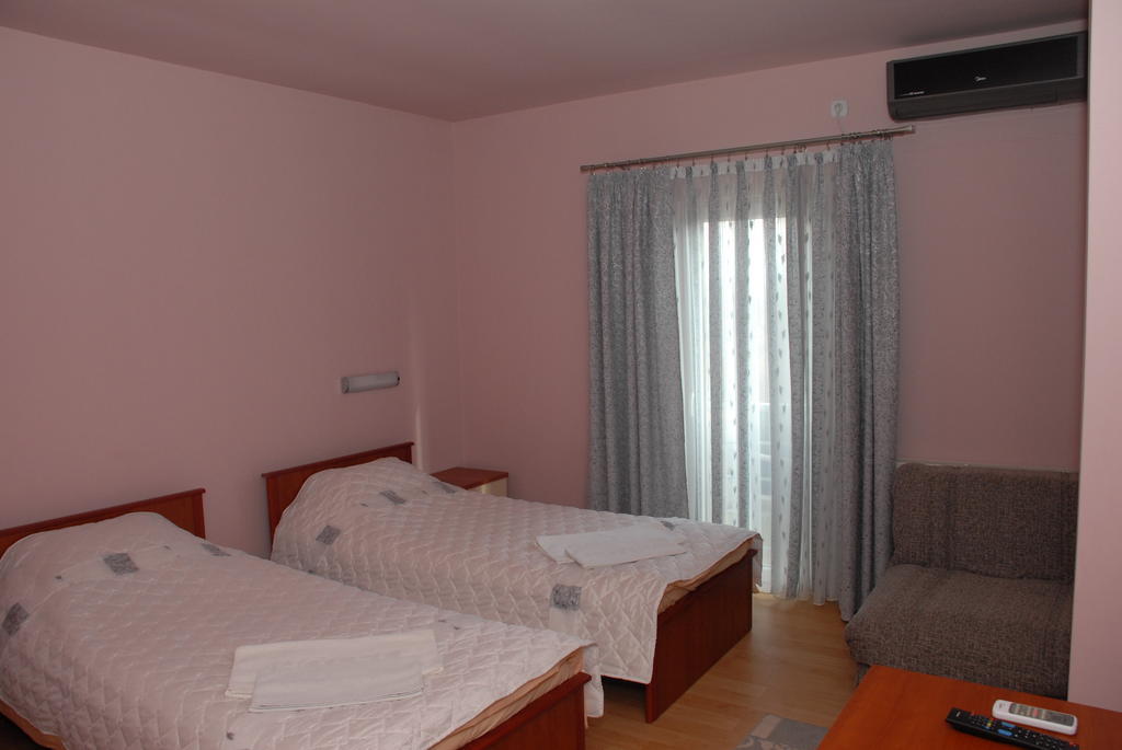 Harmony Hotel Κουμάνοβο Εξωτερικό φωτογραφία