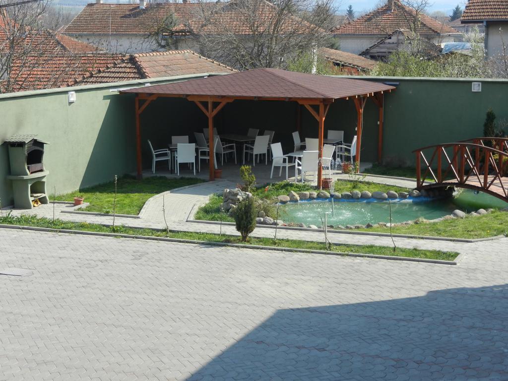 Harmony Hotel Κουμάνοβο Εξωτερικό φωτογραφία