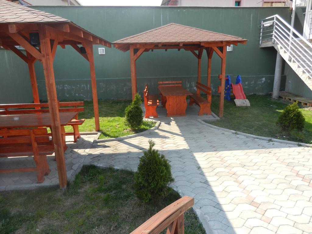 Harmony Hotel Κουμάνοβο Εξωτερικό φωτογραφία