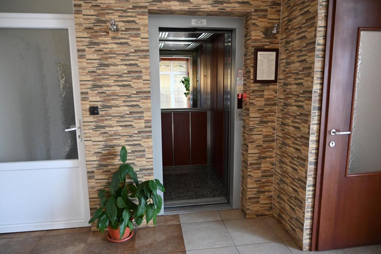Harmony Hotel Κουμάνοβο Εξωτερικό φωτογραφία